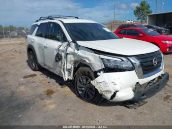  Salvage Nissan Pathfinder