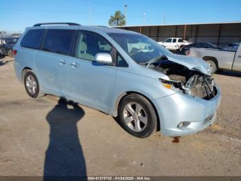  Salvage Toyota Sienna