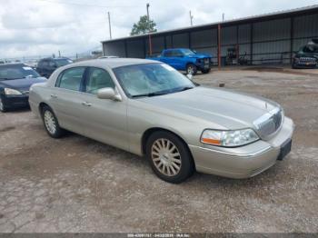 Salvage Lincoln Towncar