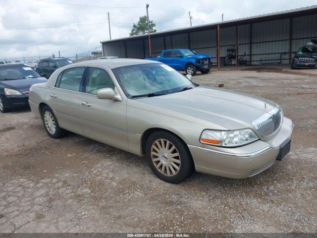  Salvage Lincoln Towncar