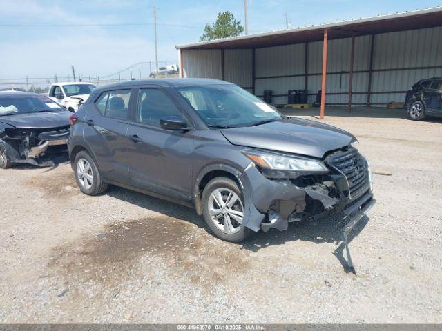 Salvage Nissan Kicks