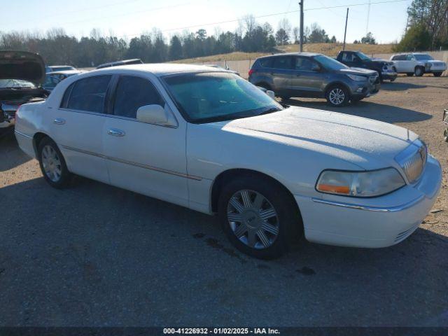  Salvage Lincoln Towncar