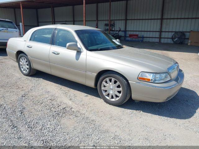  Salvage Lincoln Towncar