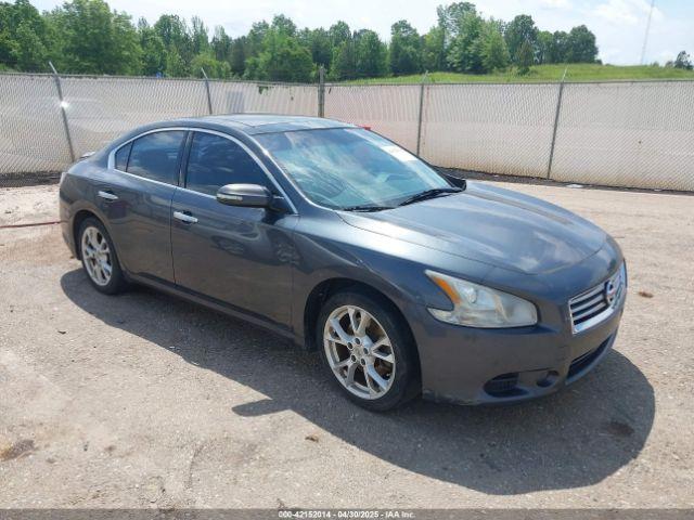  Salvage Nissan Maxima