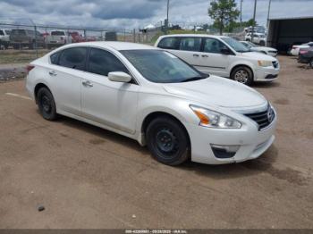  Salvage Nissan Altima