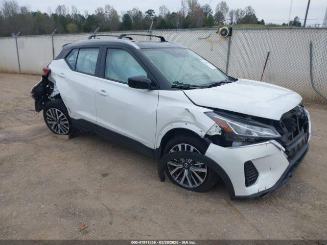  Salvage Nissan Kicks