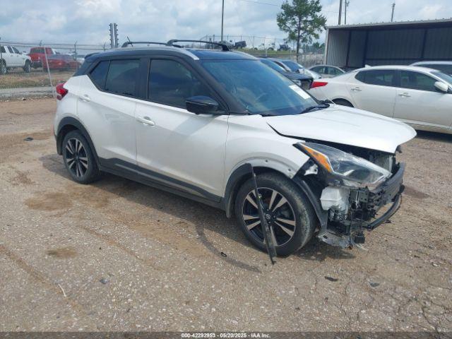  Salvage Nissan Kicks