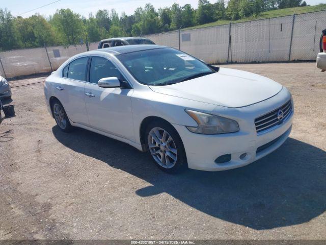  Salvage Nissan Maxima