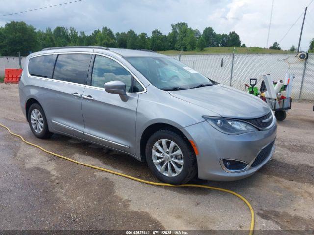  Salvage Chrysler Pacifica
