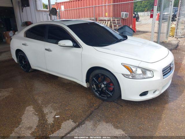  Salvage Nissan Maxima