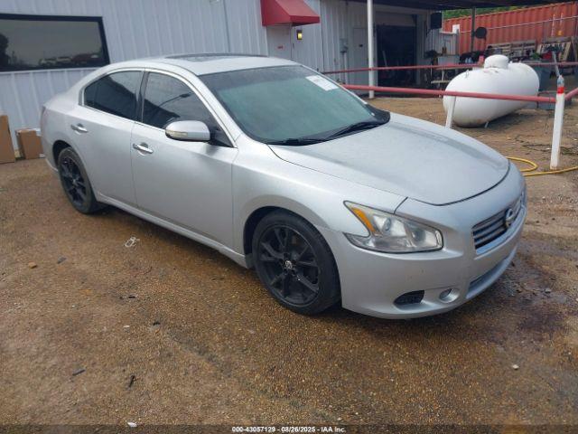  Salvage Nissan Maxima