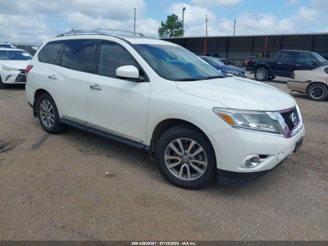  Salvage Nissan Pathfinder