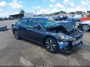 Salvage Nissan Altima