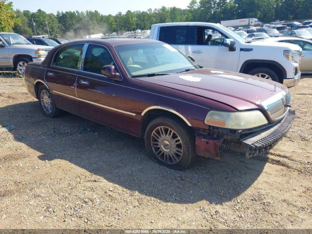  Salvage Lincoln Towncar