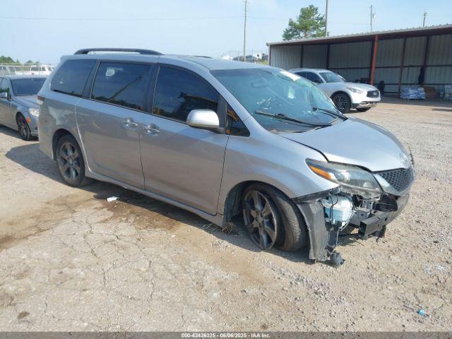  Salvage Toyota Sienna