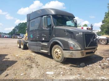 Salvage Volvo Vn
