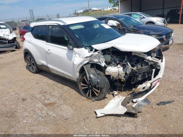  Salvage Nissan Kicks