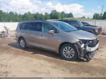  Salvage Chrysler Pacifica
