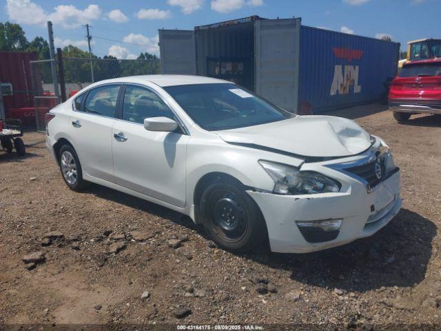  Salvage Nissan Altima
