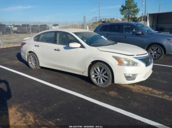  Salvage Nissan Altima