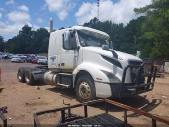  Salvage Volvo Vnl