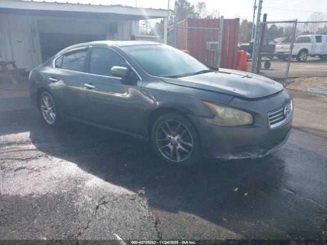  Salvage Nissan Maxima
