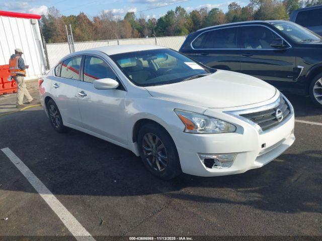  Salvage Nissan Altima