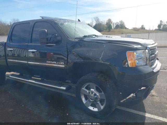 GMC Sierra 2500 Denali Image 20