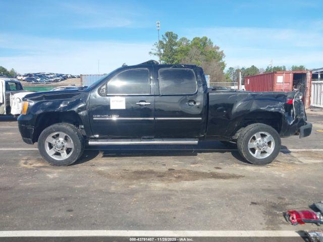 GMC Sierra 2500 Denali Image 11