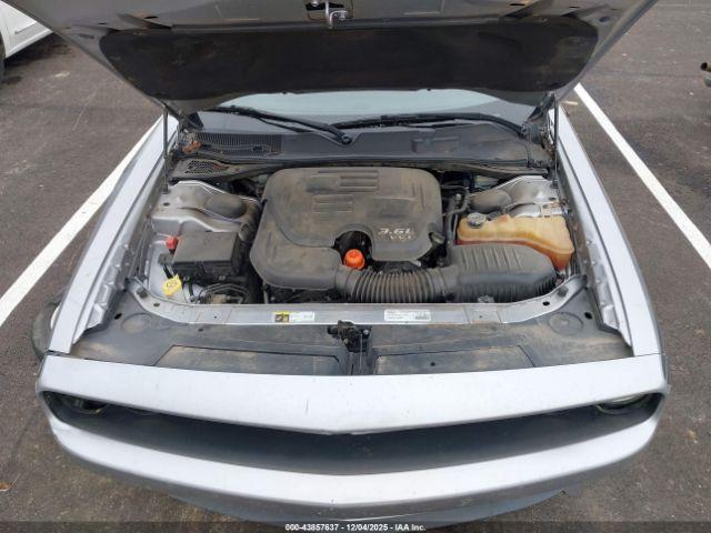 Dodge Challenger Sxt Plus Image 5