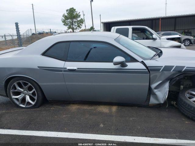 Dodge Challenger Sxt Plus Image 16