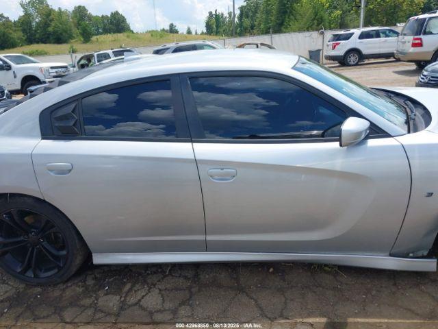 Dodge Charger Image 16