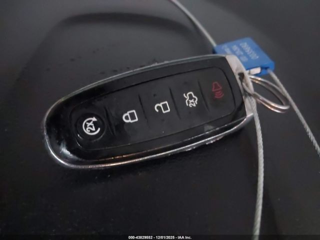 Ford Escape Titanium Image 14