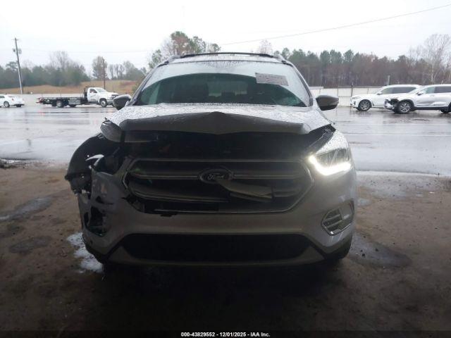 Ford Escape Titanium Image 8