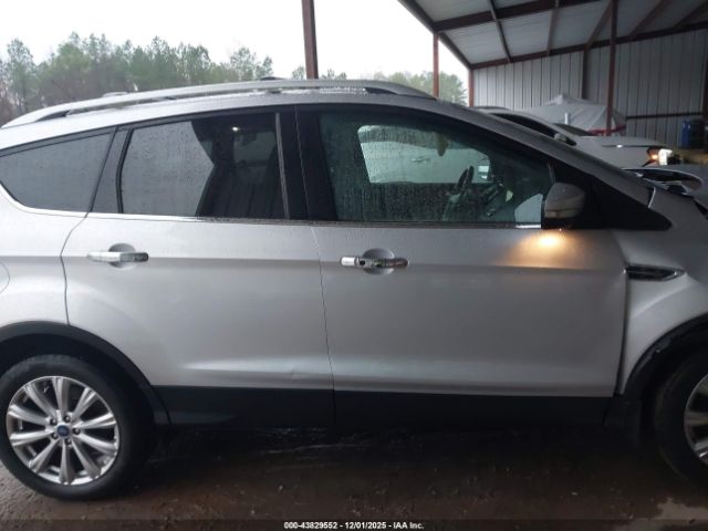 Ford Escape Titanium Image 16