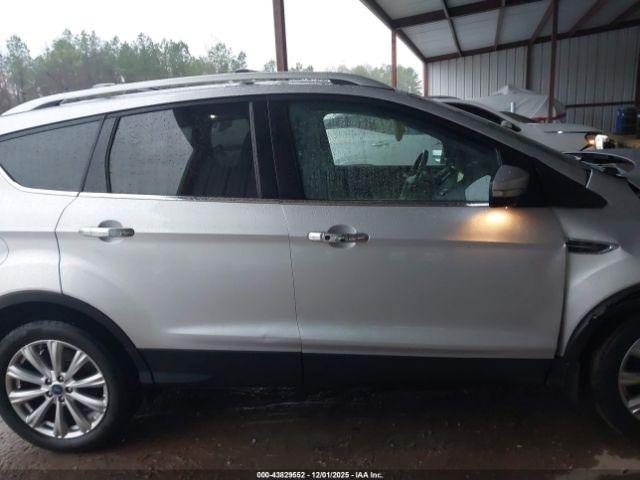 Ford Escape Titanium Image 16