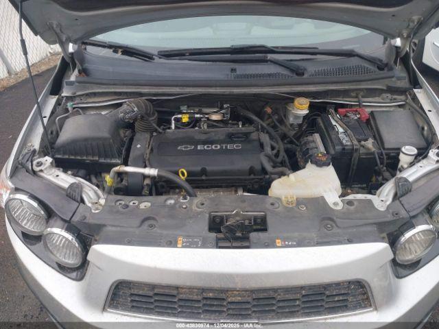 Chevrolet Sonic Lt Auto Image 9