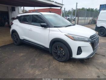  Salvage Nissan Kicks