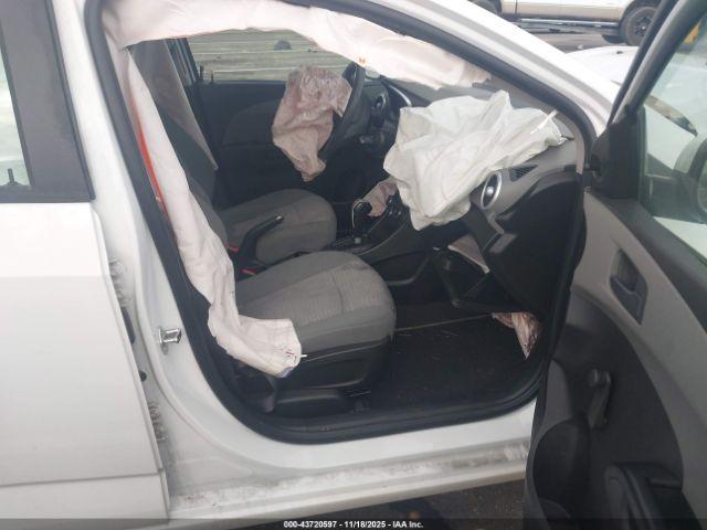 Chevrolet Sonic Ls Auto Image 10