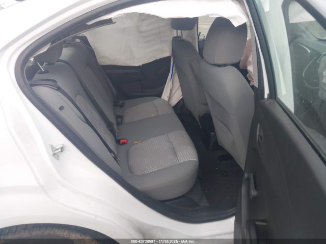 Chevrolet Sonic Ls Auto Image 4