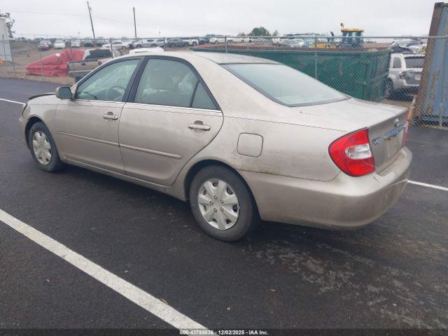 Toyota Camry Le Image 2