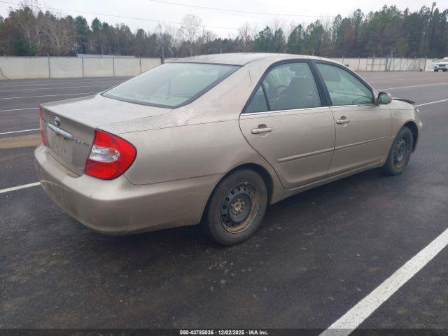 Toyota Camry Le Image 7