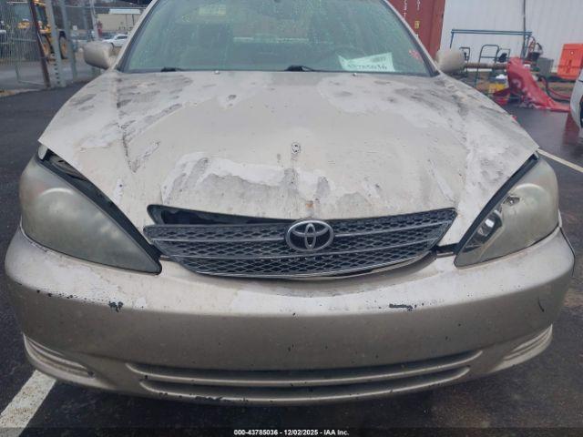 Toyota Camry Le Image 5