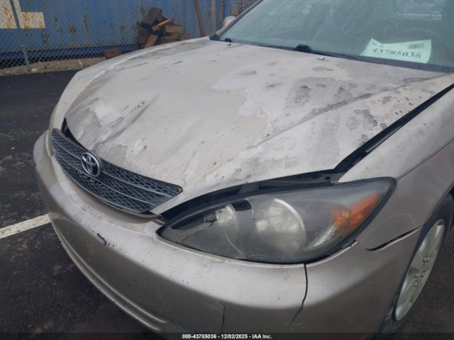 Toyota Camry Le Image 12