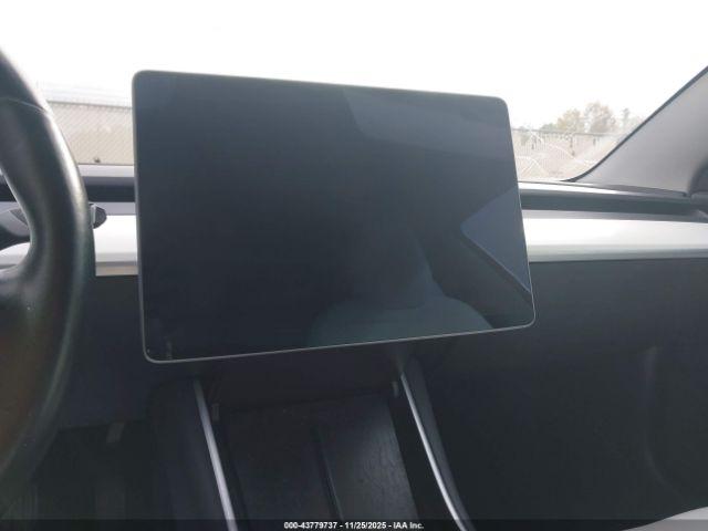 Tesla Model 3 Image 7
