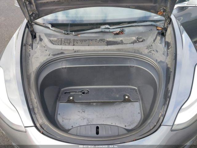 Tesla Model 3 Image 16