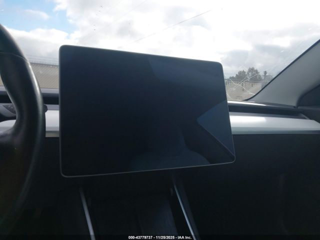 Tesla Model 3 Image 20