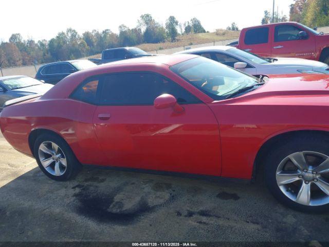 Dodge Challenger Sxt Image 8